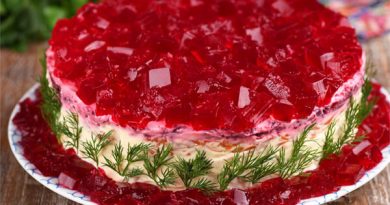 Šventinės ir labai originalios salotos Silkė po rubinine kailine