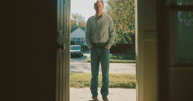 Tėvas išvarė mane ir mamą iš namų, kad gyventų su savo meiluže, o po 20 metų norėjo pasisavinti mano paveldėjimą, tada aš jam parodžiau, kiek iš tikrųjų kainuoja išdavystė….