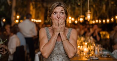 Dieną prieš savo vestuves mano dukra paprašė manęs neateiti — tačiau net peržengus slenkstį, tiesa smogė man dar stipriau nei jos pačios žodžiai…