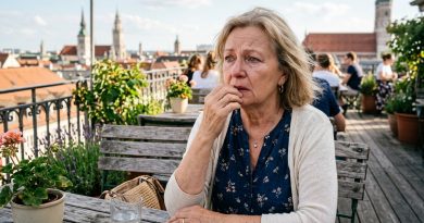 Aš pardaviau savo butą ir persikrausčiau pas sūnų. Po dvejų metų jis atsisėdo priešais mane prie virtuvės stalo — ir pasakė tai, ko aš nebuvau pasiruošusi išgirsti…