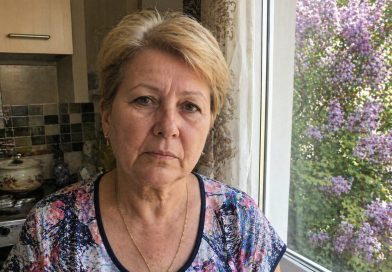 Sūnus paprašė, kad nevažiuočiau į jo vestuves užsienyje — pasakė, kad žmonos šeima yra „iš kito pasaulio” ir jausiuosi nepatogiai. Savaitę po vestuvių atėjo siuntinys iš jo uošvės…