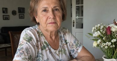 Anūkė per pietus nekaltai paklausė: „Močiute, o kam atiteks tavo namai?” Tą akimirką supratau, kad vaikai ją jau buvo išmokę šito klausimo…