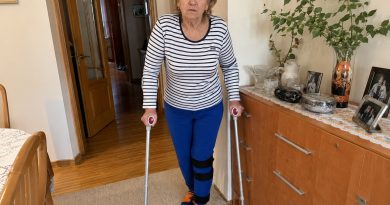 Kai susilaužiau koją ir negalėjau išeiti iš namų, sūnus pirmą kartą po ilgo laiko atėjo man padėti. Bet prieš išeidamas jis paliko ant stalo tai, po ko supratau, kuo jam tapau…