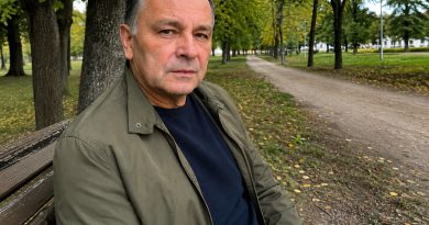 Žmona paprašė po 30 metų santuokos pagyventi atskirai. Maniau, ji pavargusi ir nori kurį laiką pabūti viena. Bet vakar kaimynė pasakė, kad matė ją parduotuvėje — ir ji buvo ne viena