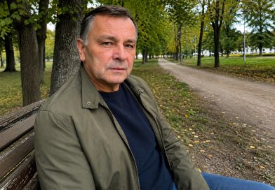 Žmona paprašė po 30 metų santuokos pagyventi atskirai. Maniau, ji pavargusi ir nori kurį laiką pabūti viena. Bet vakar kaimynė pasakė, kad matė ją parduotuvėje — ir ji buvo ne viena