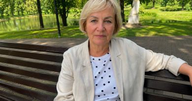 58-erių pirmą kartą sutikau pasimatyti po ilgų vienatvės metų ir nusprendžiau apie tai nepasakoti vaikams. Bet jau kitą dieną duktė įsiveržė į namus su klausimais…