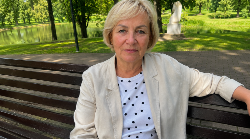 58-erių pirmą kartą sutikau pasimatyti po ilgų vienatvės metų ir nusprendžiau apie tai nepasakoti vaikams. Bet jau kitą dieną duktė įsiveržė į namus su klausimais…