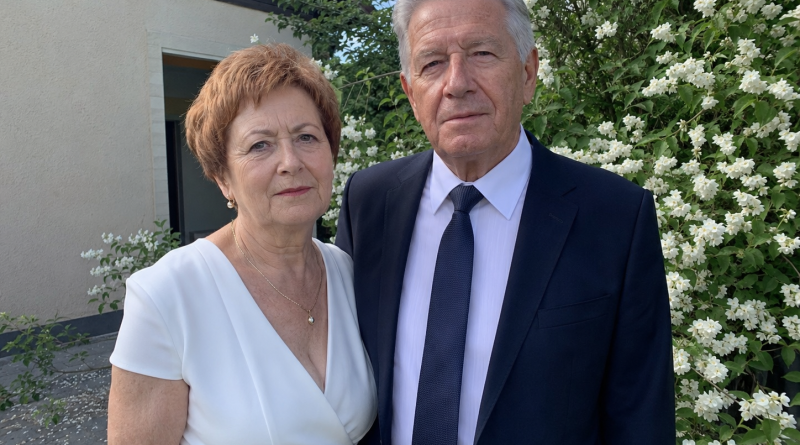 Mano tėvas antrą kartą vedė būdamas septyniasdešimt dvejų metų, ir mes manėme, kad jo naujoji žmona taikosi į palikimą. Bet laidotuvių dieną ji neišsivežė nė vieno daikto. Tik prieš išeidama įdėjo man į ranką raktą ir pasakė…