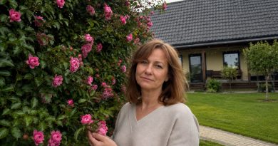 Grįžę iš atostogų radau, kad kaimynė nukirto mano dešimt metų augintas rožes iki pat žemės — norėjo praplėsti savo terasą. Neatsiprašė. Pasakė, kad tai „tik gėlės”. Nežinojo, ką po kelių dienų padarys mano dvylikametis sūnus