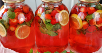 Kompotas „Braškinis mohito“ stiklainiuose žiemai: sezono hitas! Bėgte braškių, laikas juk eina