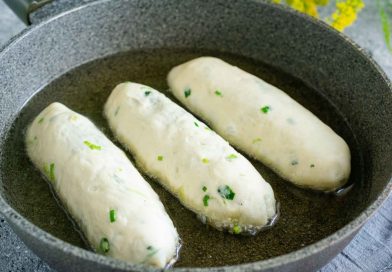 Imu 100 g ryžių ir marinuotą agurką, o įprastų pyragėlių beveik nebekepu, radau paprastesnį ir labai skanų variantą