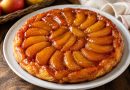 Obuolių pyragas „Tatin“: traški plutelė ir švelnus karamelinis obuolių įdaras išves iš proto kiekvieną, paragavusį šio deserto!
