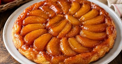Obuolių pyragas „Tatin“: traški plutelė ir švelnus karamelinis obuolių įdaras išves iš proto kiekvieną, paragavusį šio deserto!
