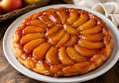 Obuolių pyragas „Tatin“: traški plutelė ir švelnus karamelinis obuolių įdaras išves iš proto kiekvieną, paragavusį šio deserto!
